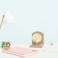 Domowe biuro w mieszkaniu: ergonomia, ustawienie, oświetlenie, okablowanie, akustyka i koszty