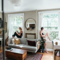 Parapety wewnętrzne w mieszkaniu: materiały, pomiar, montaż i realne koszty 2025